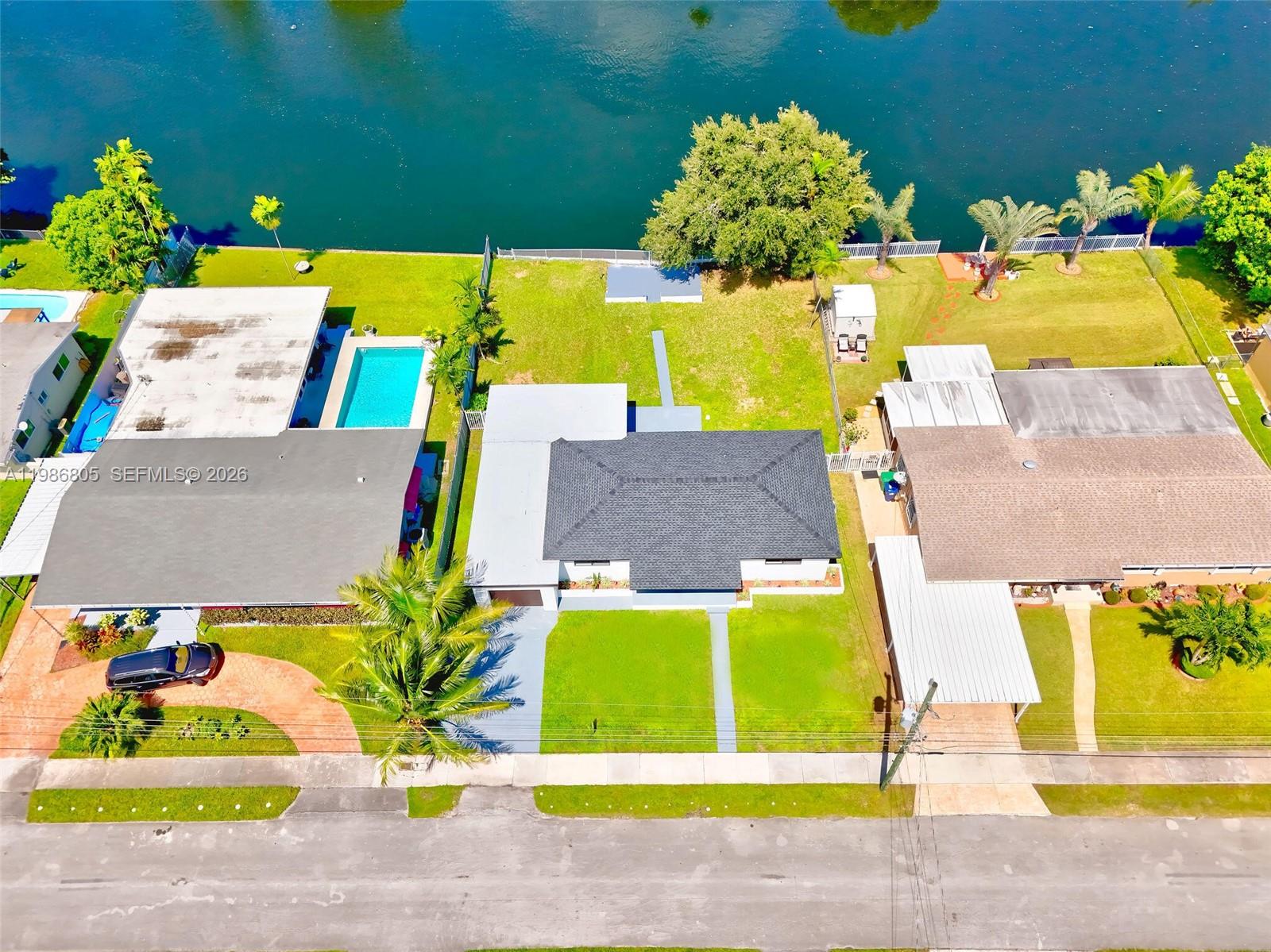 CRAVERO LAKE SHORE EST 3R - Residential