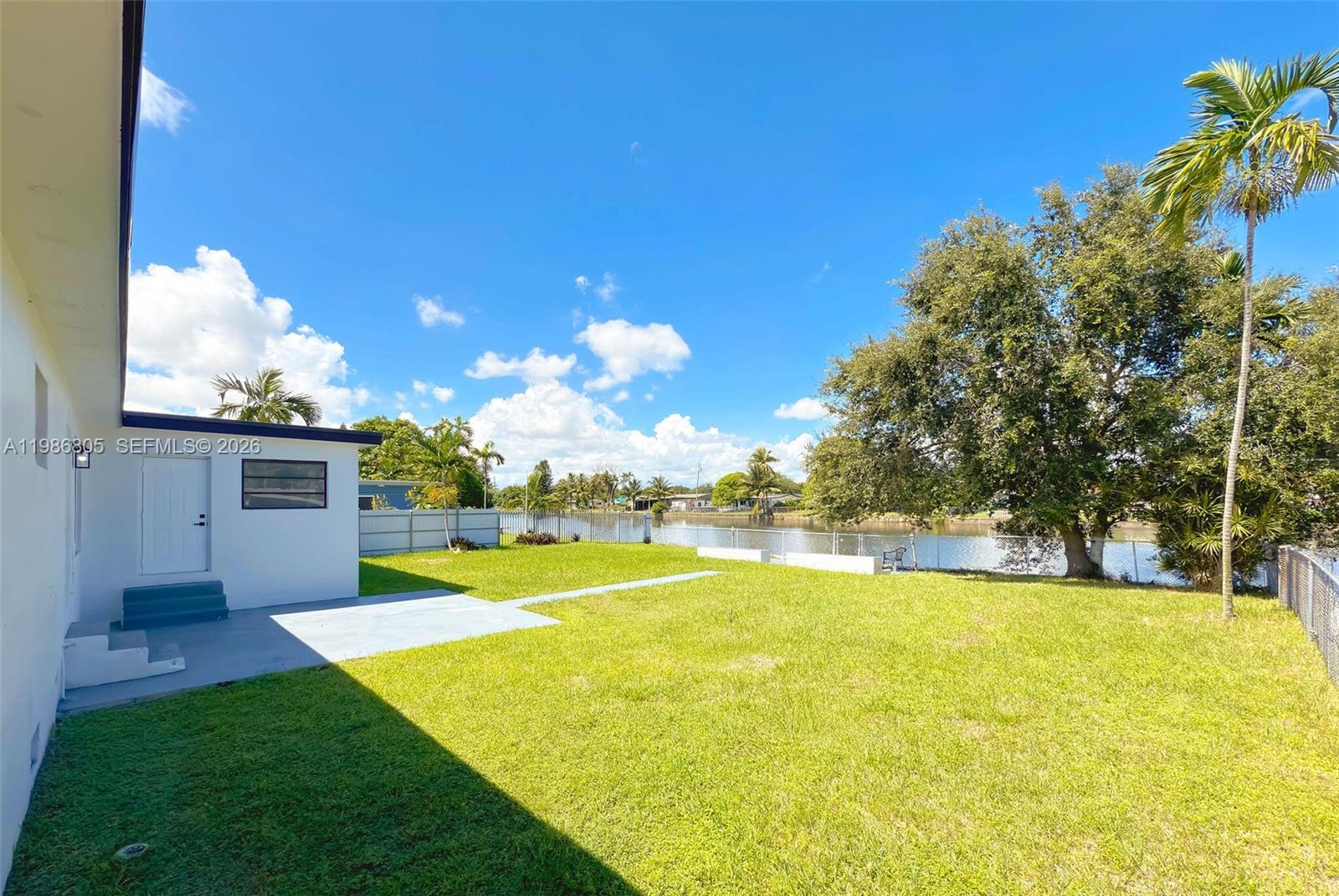 CRAVERO LAKE SHORE EST 3R - Residential