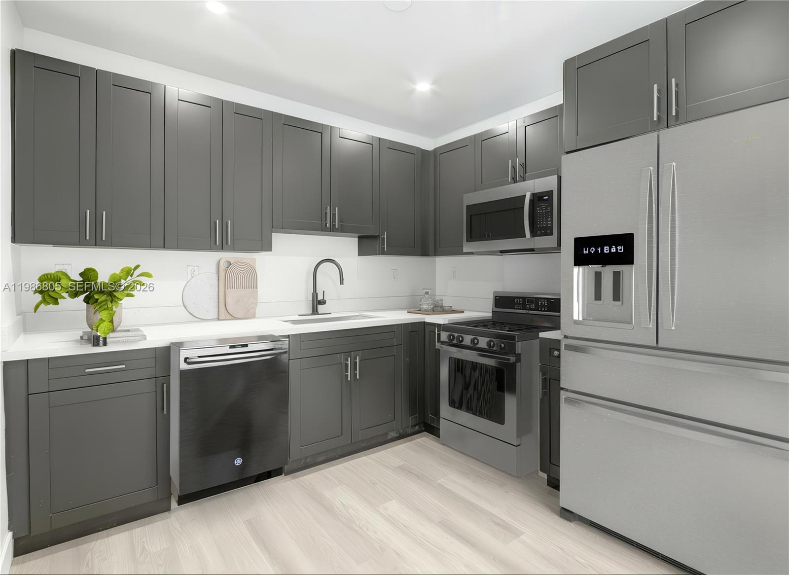 CRAVERO LAKE SHORE EST 3R - Residential