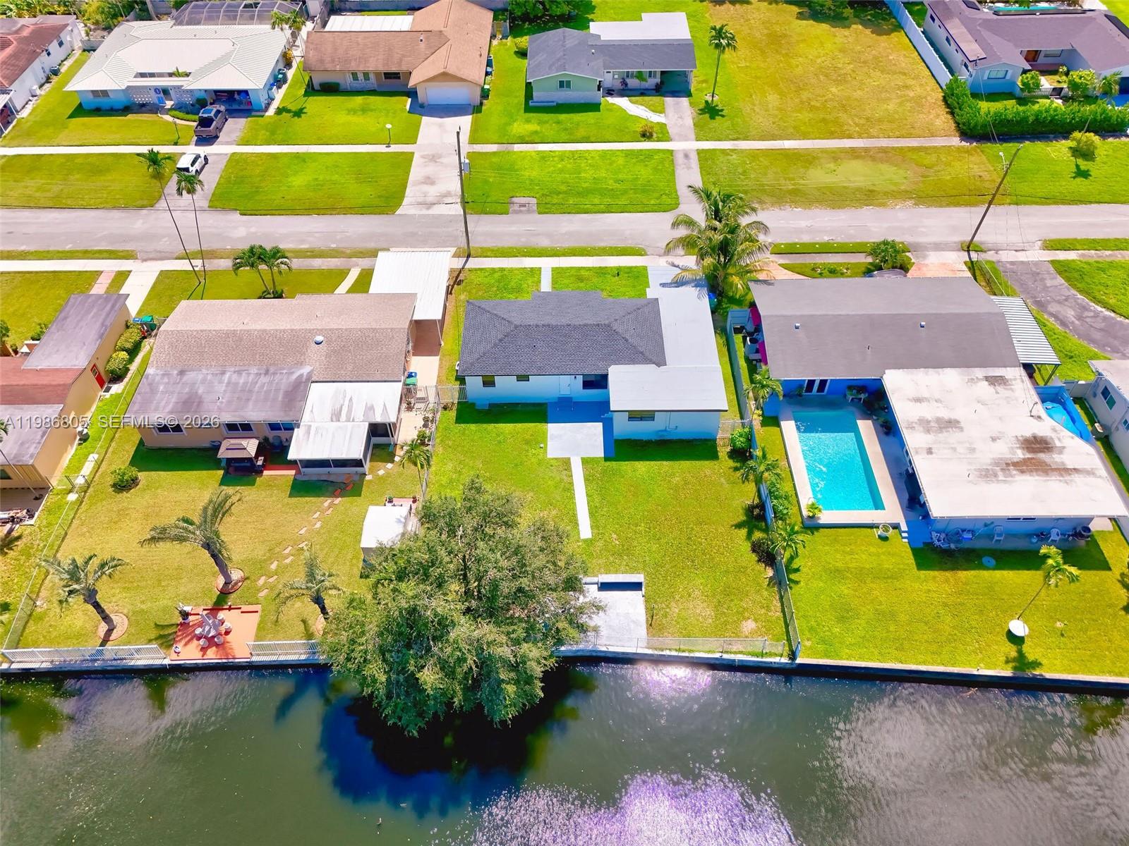 CRAVERO LAKE SHORE EST 3R - Residential