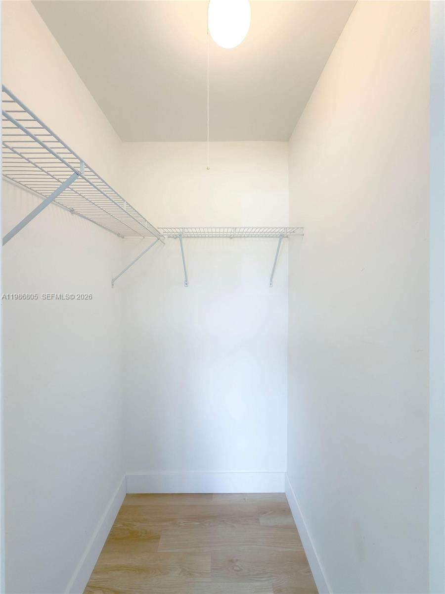 CRAVERO LAKE SHORE EST 3R - Residential