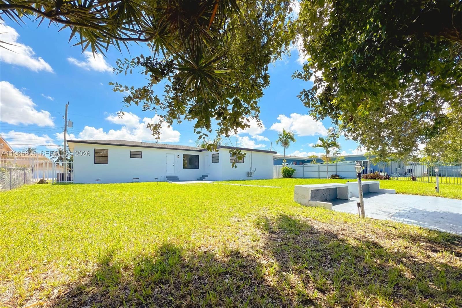 CRAVERO LAKE SHORE EST 3R - Residential