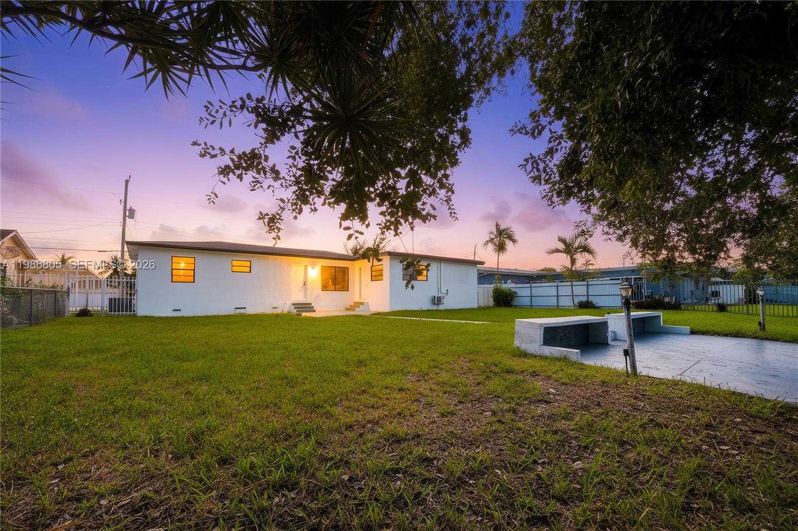 CRAVERO LAKE SHORE EST 3R - Residential