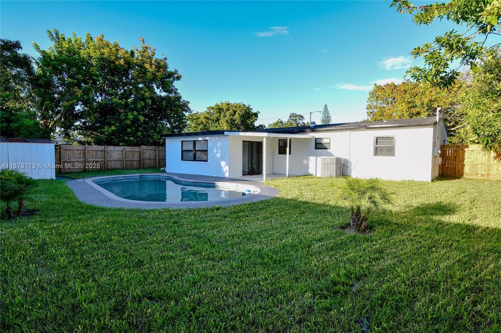 Photo of 413 SW 22nd Ter, Fort Lauderdale, FL 33312 (MLS # A11879713)