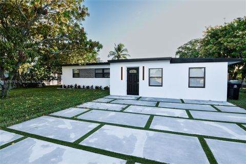 Photo of 413 SW 22nd Ter, Fort Lauderdale, FL 33312 (MLS # A11879713)