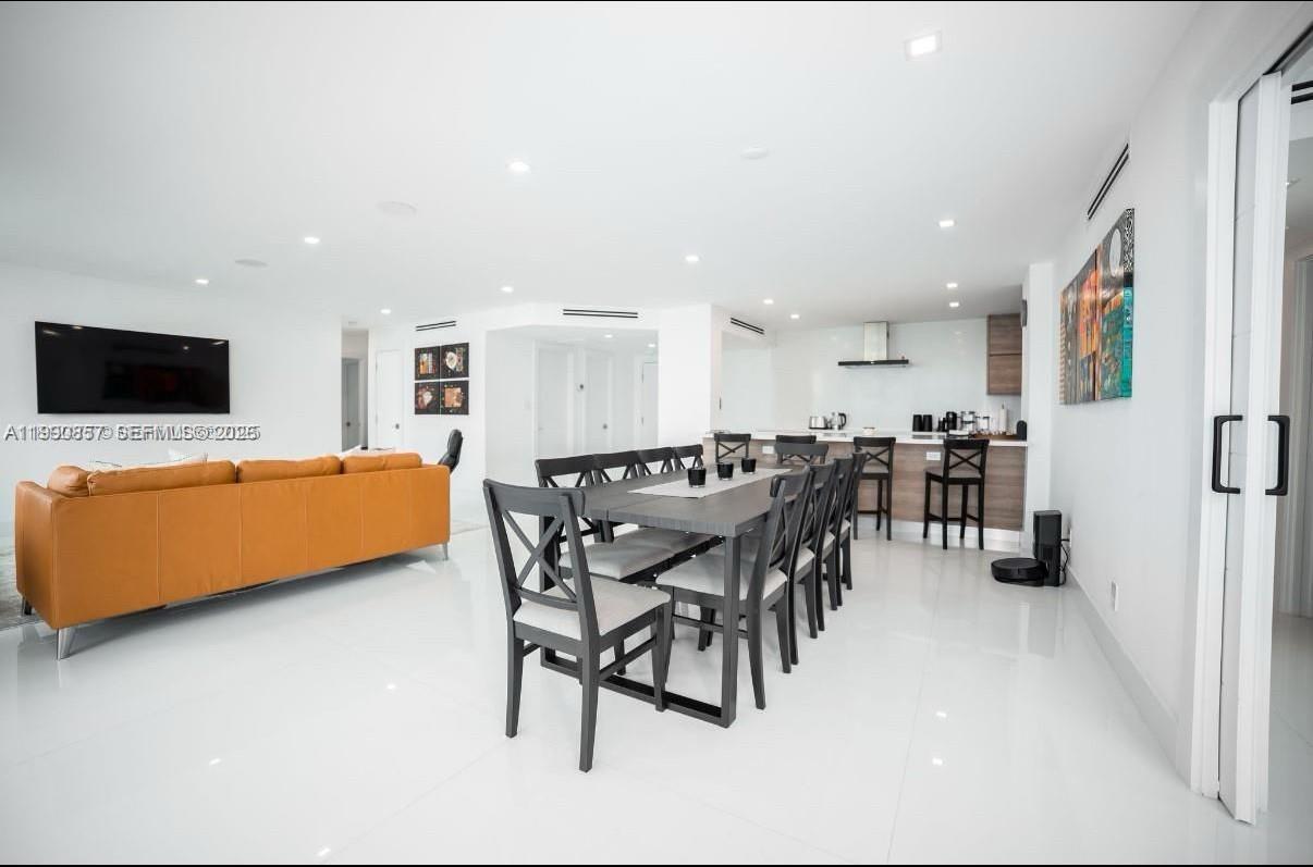 5600 CONDO - Residential