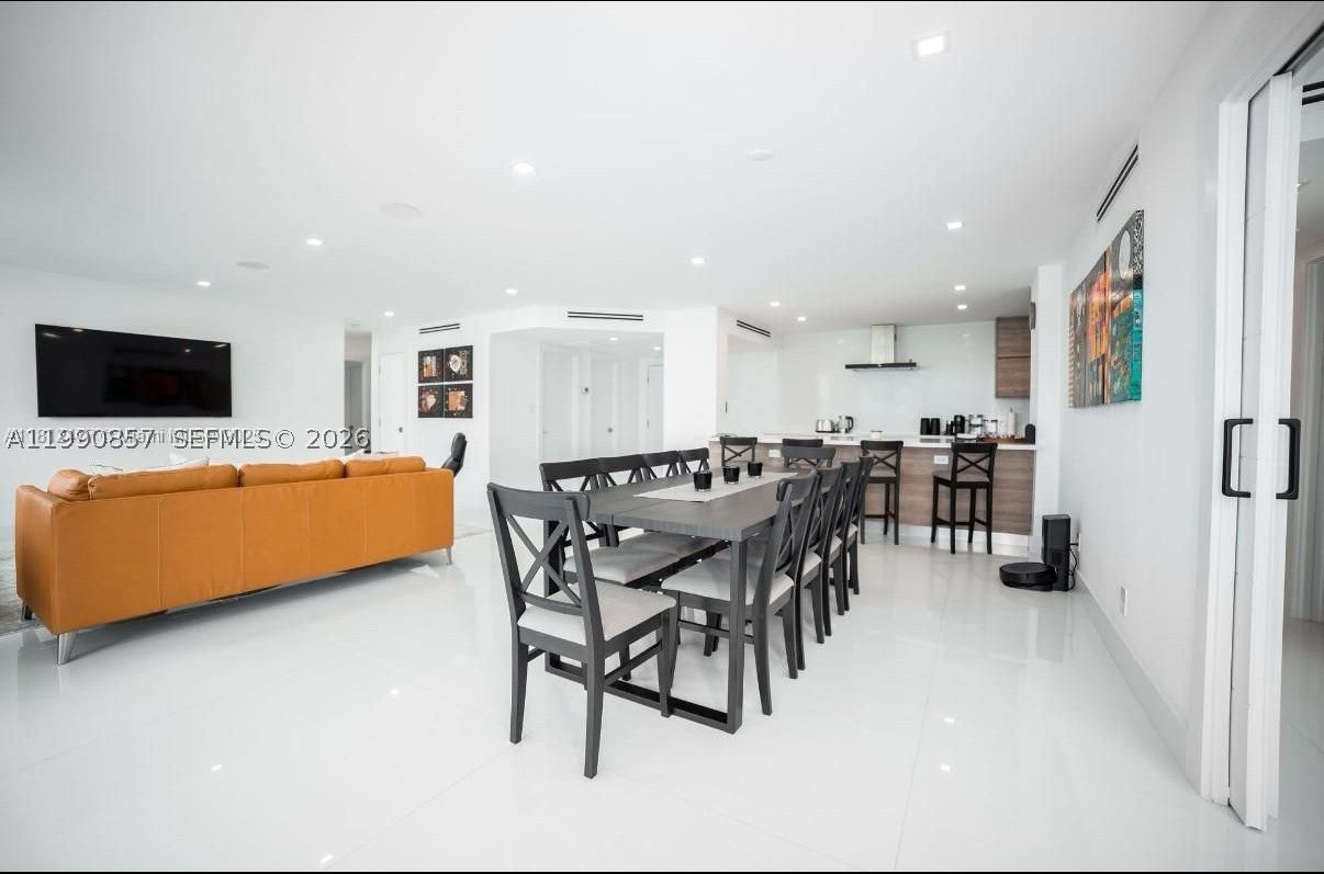 5600 Collins Ave 14K