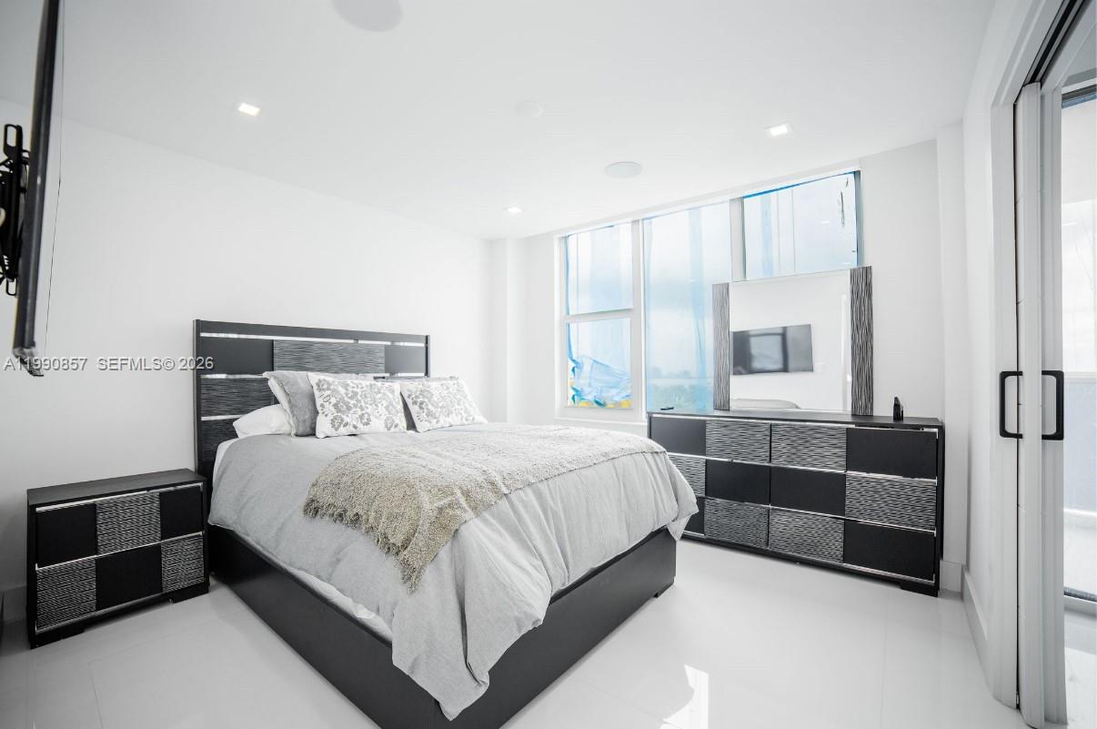 5600 CONDO - Residential