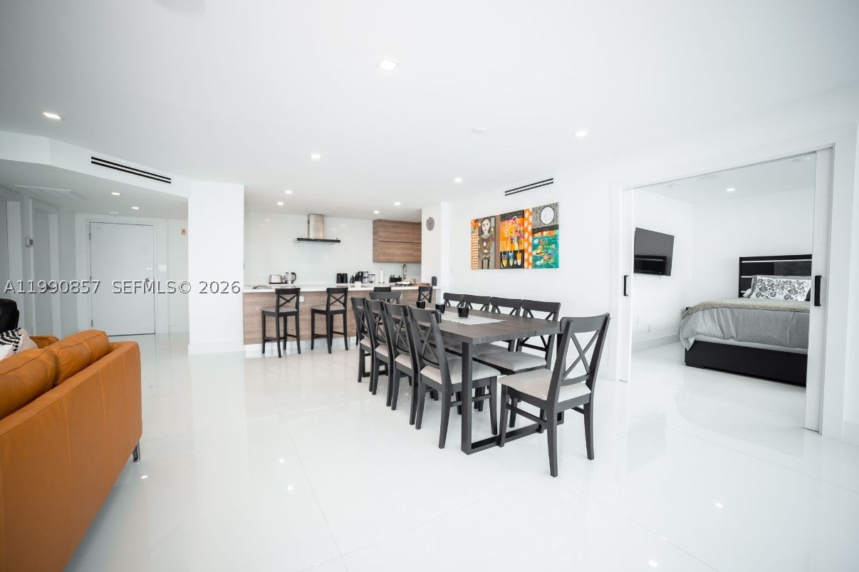5600 Collins Ave 14K