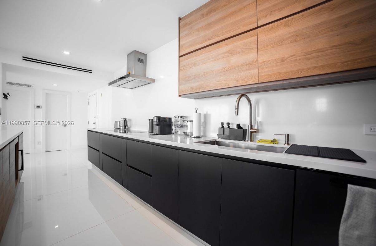 5600 CONDO - Residential