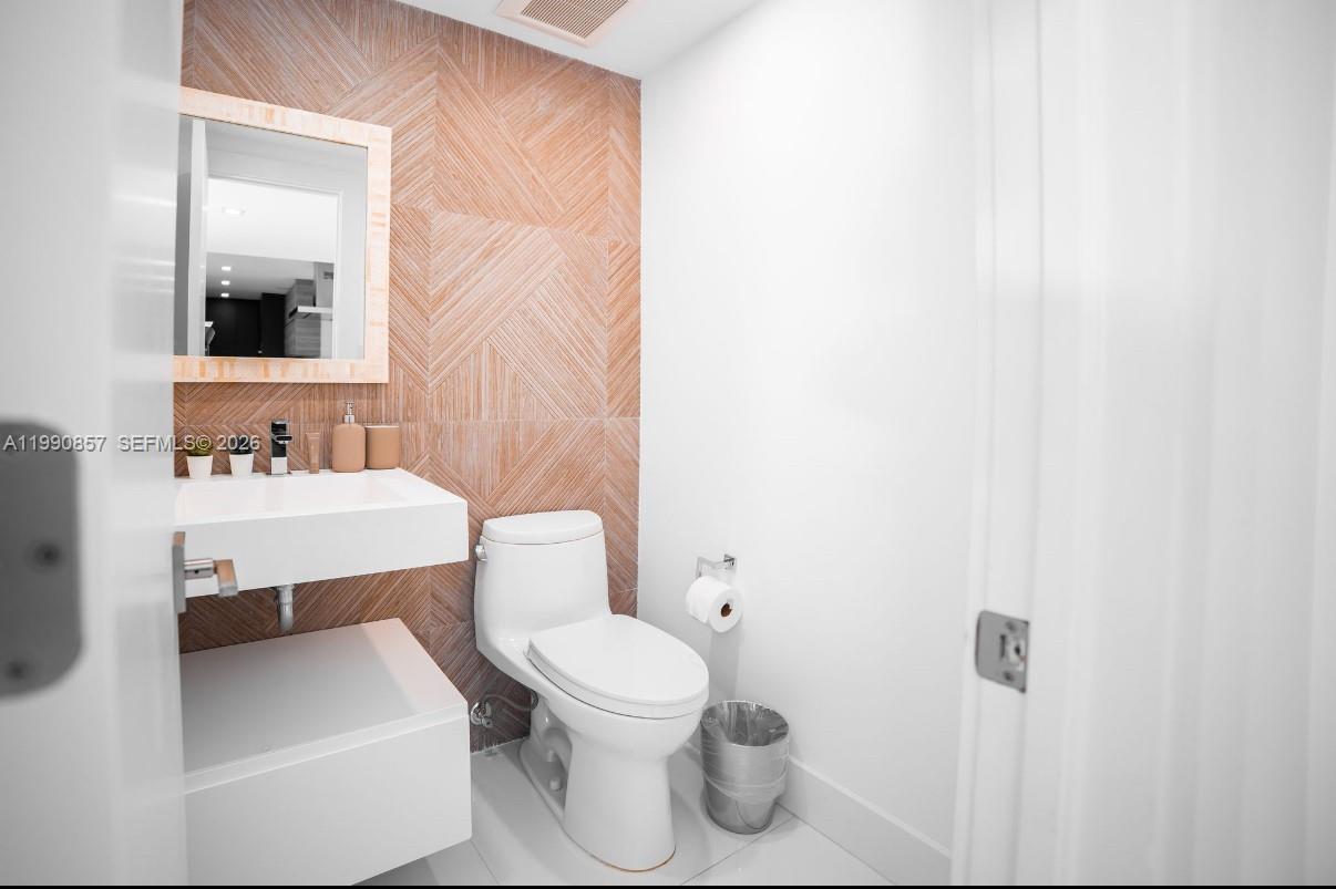 5600 CONDO - Residential