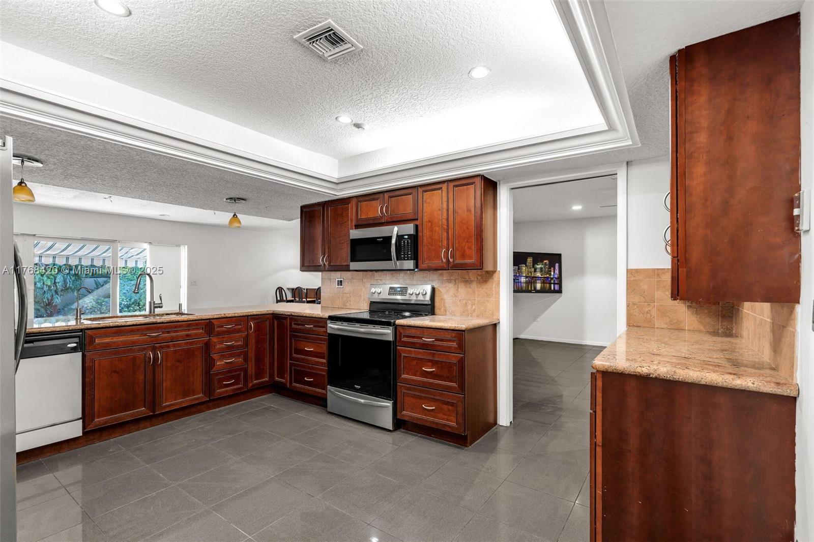 HOLLYWOOD HILLS AMEN PLAT - Residential