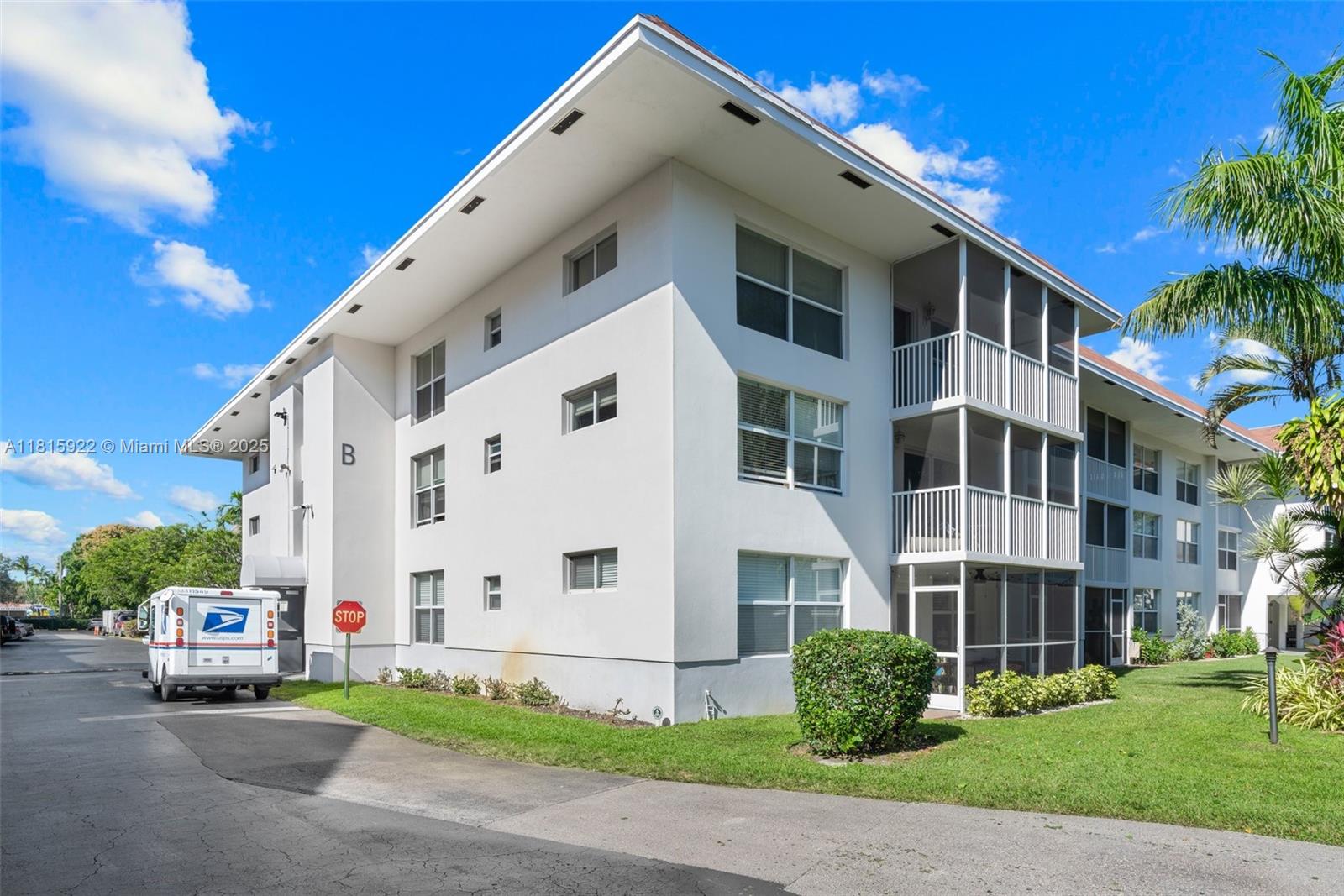 4025 N Federal Hwy 219B, Oakland Park, Miami-Dade County, Florida - 1 Bedrooms  
2 Bathrooms - 