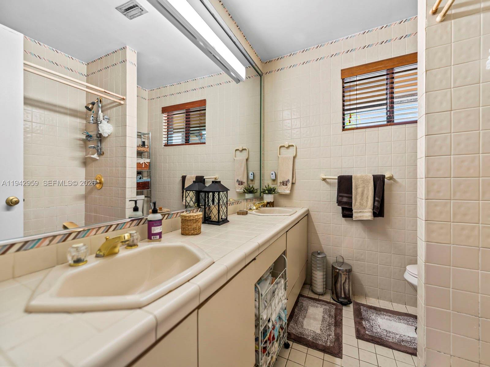 BRIAR BAY TOWNHOUSE ESTAT - Residential