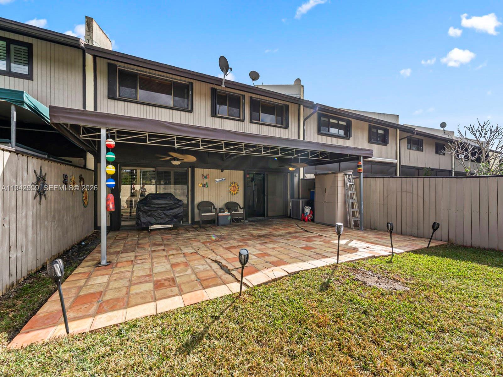 BRIAR BAY TOWNHOUSE ESTAT - Residential