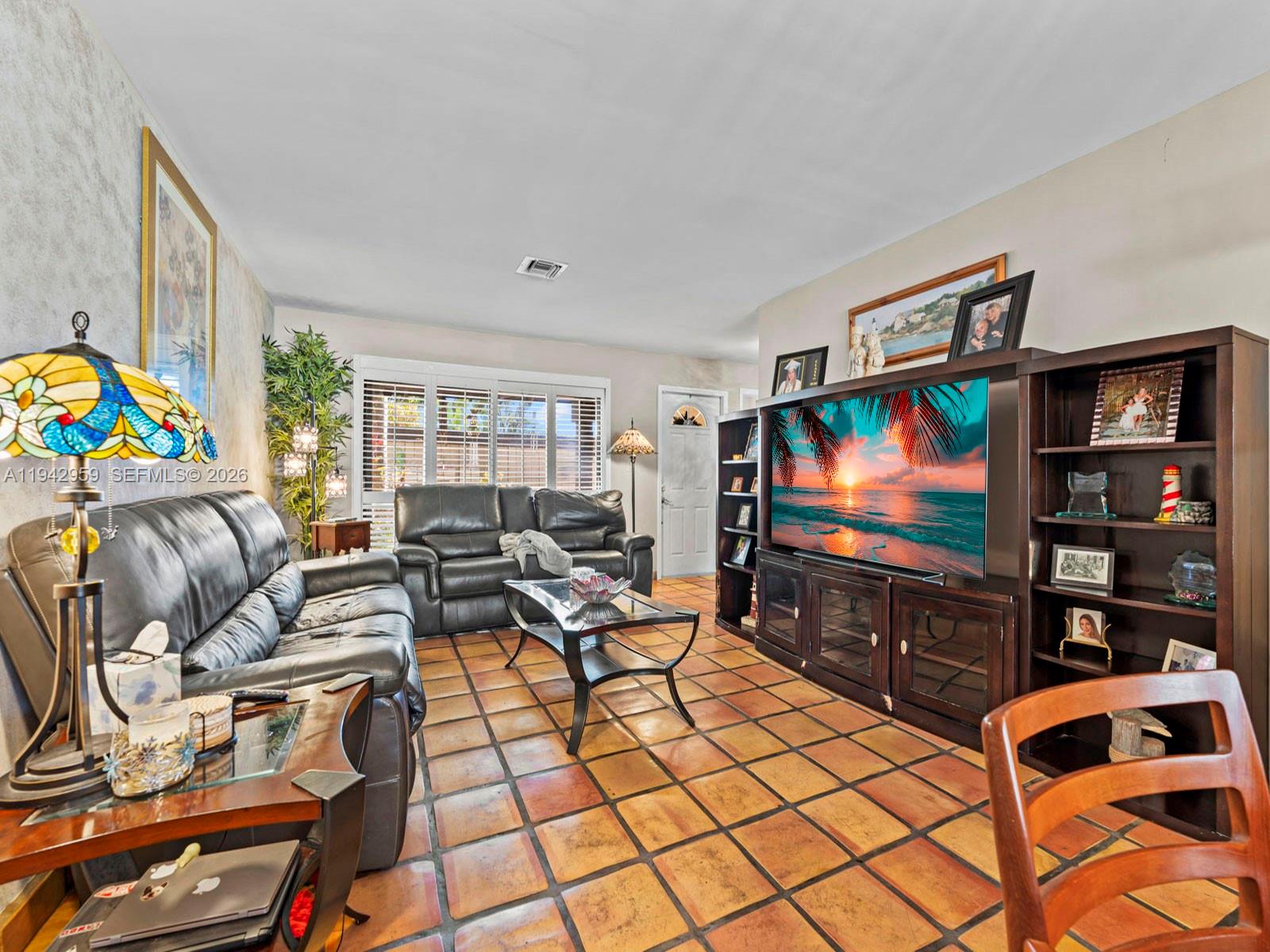 BRIAR BAY TOWNHOUSE ESTAT - Residential