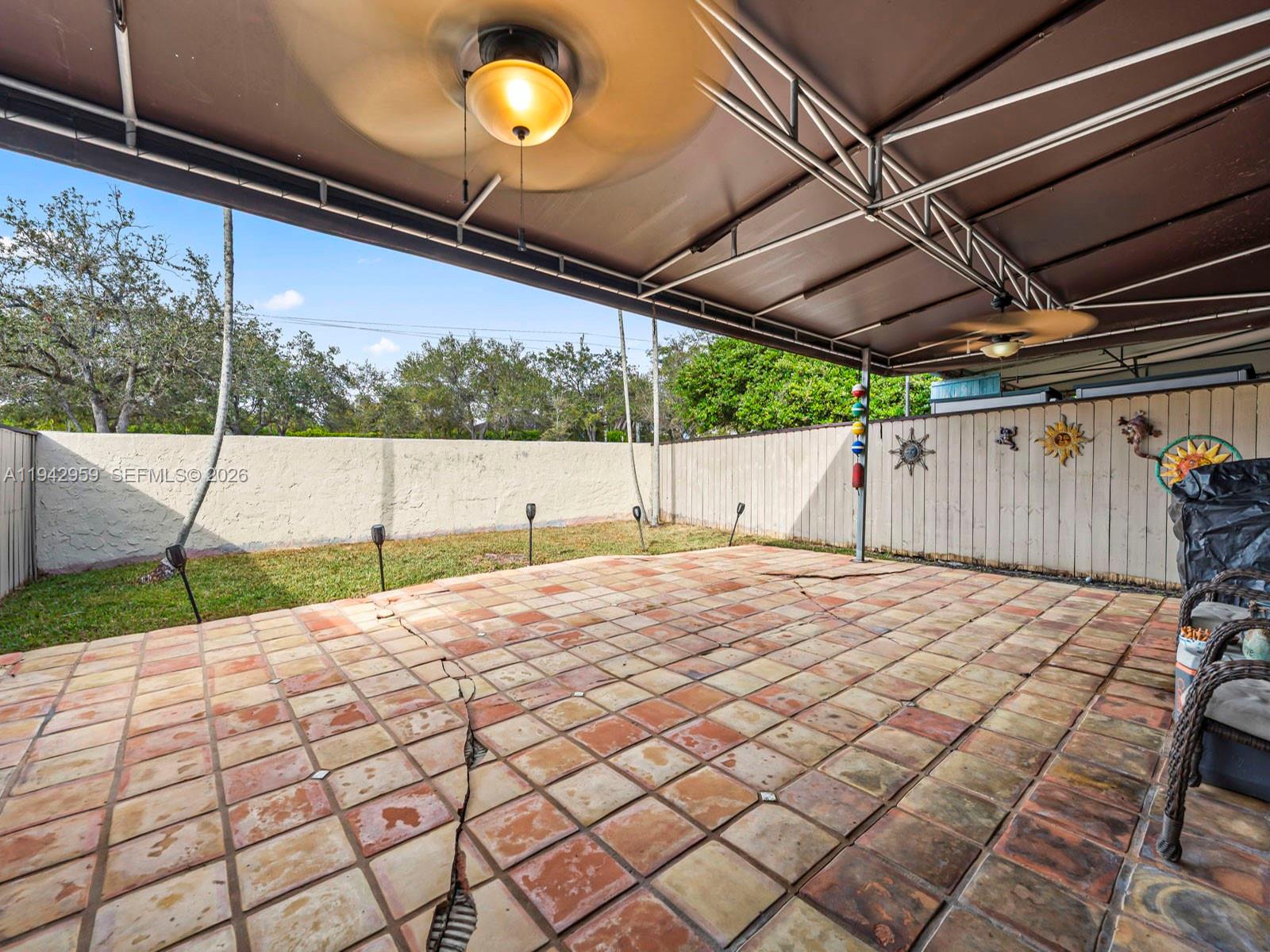 BRIAR BAY TOWNHOUSE ESTAT - Residential