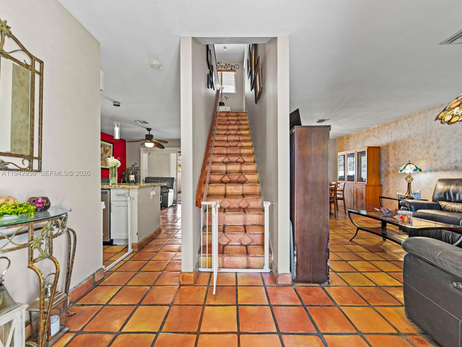 BRIAR BAY TOWNHOUSE ESTAT - Residential