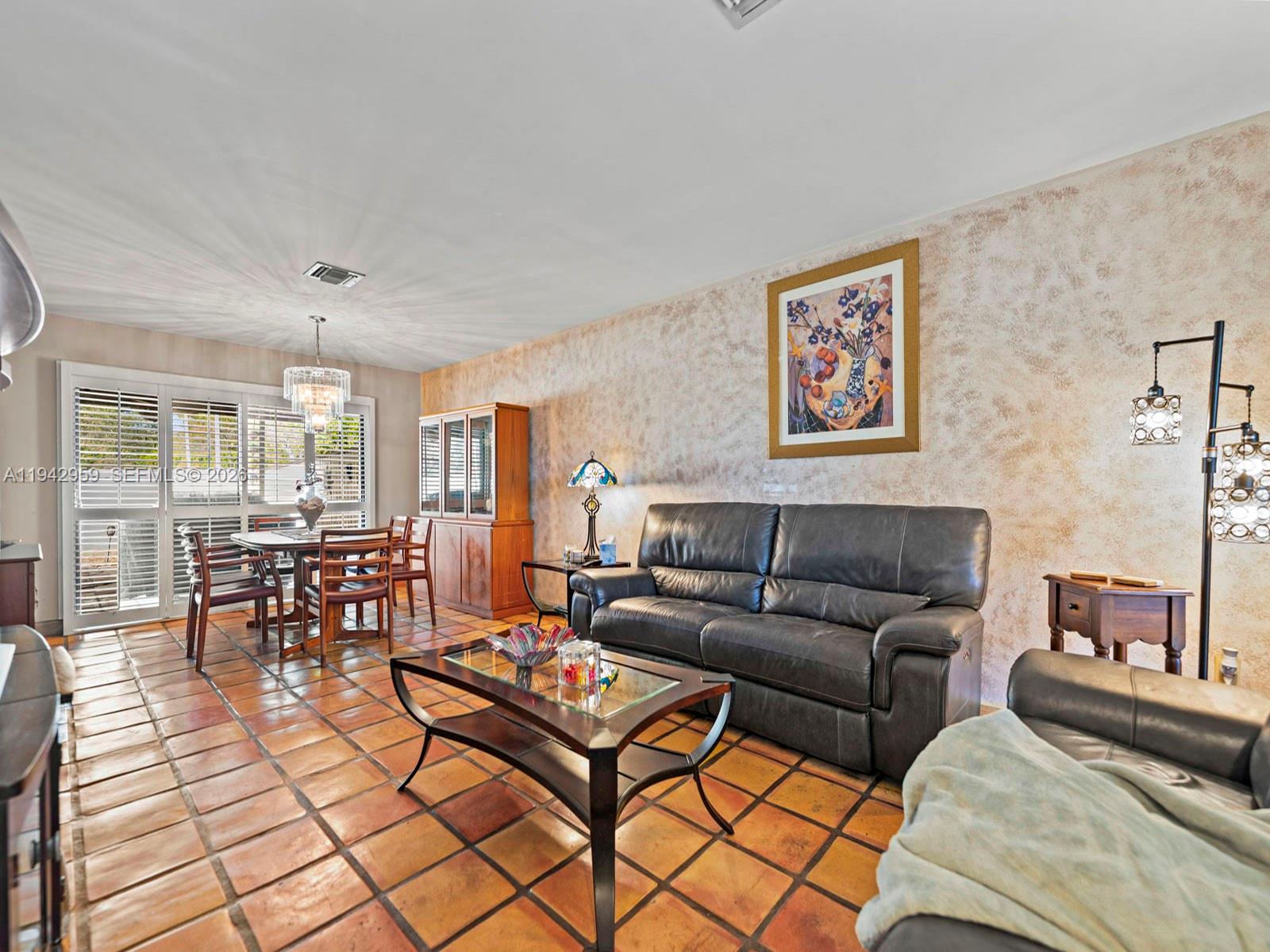 BRIAR BAY TOWNHOUSE ESTAT - Residential