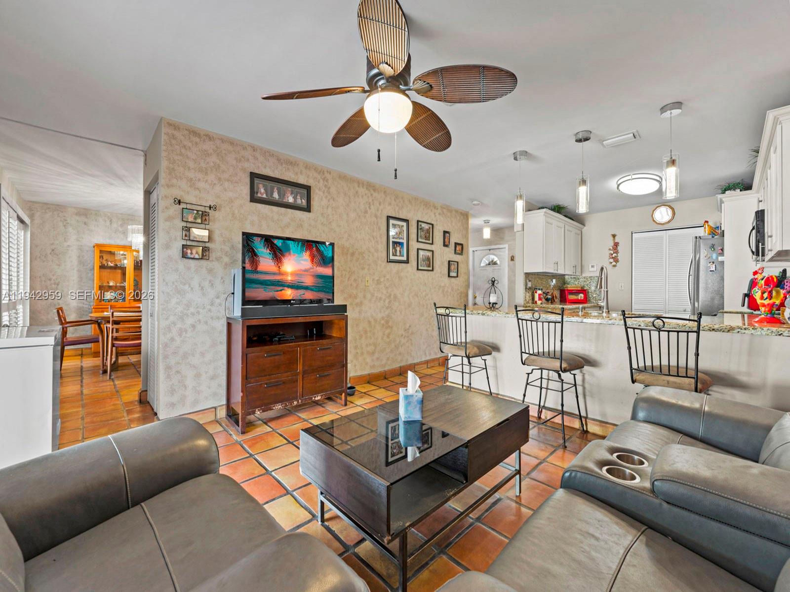 BRIAR BAY TOWNHOUSE ESTAT - Residential