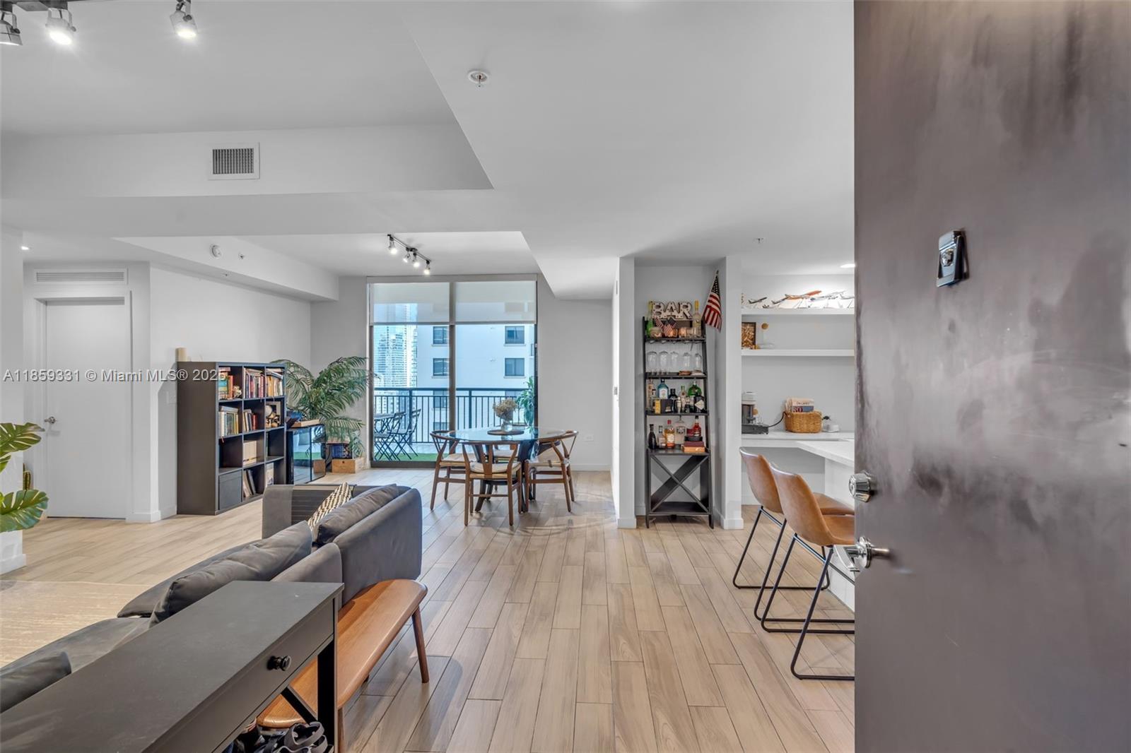 999 SW 1st Ave 2916