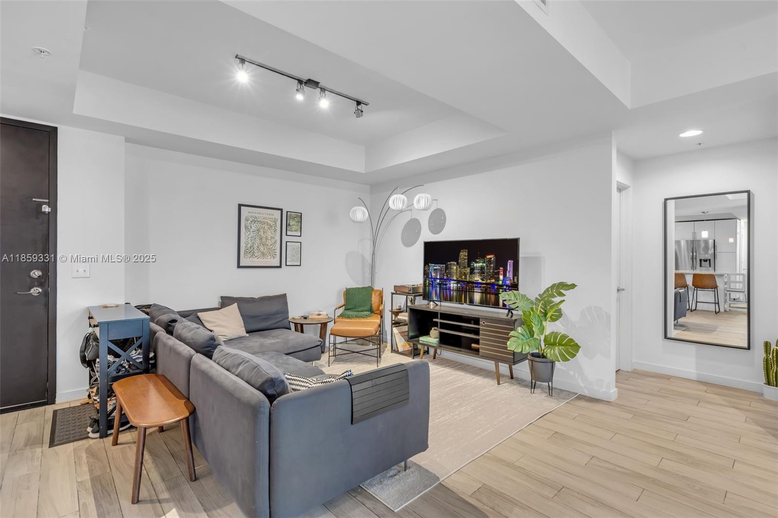 999 SW 1st Ave 2916