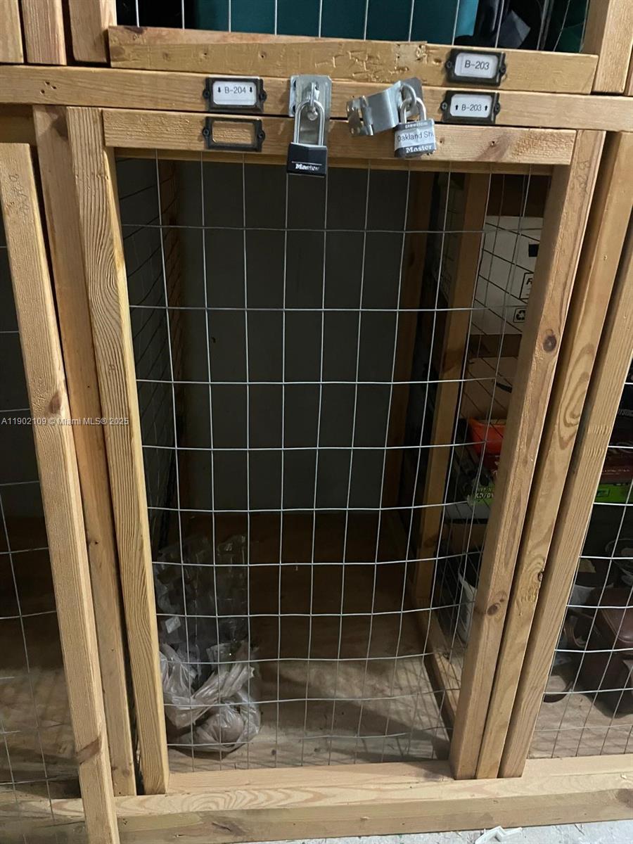 OAKLAND SHORES CONDOMINIU - Residential Lease