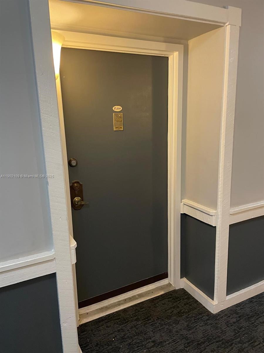 OAKLAND SHORES CONDOMINIU - Residential Lease