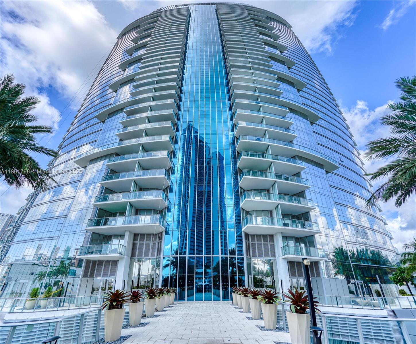 PARAMOUNT MIAMI - Residential
