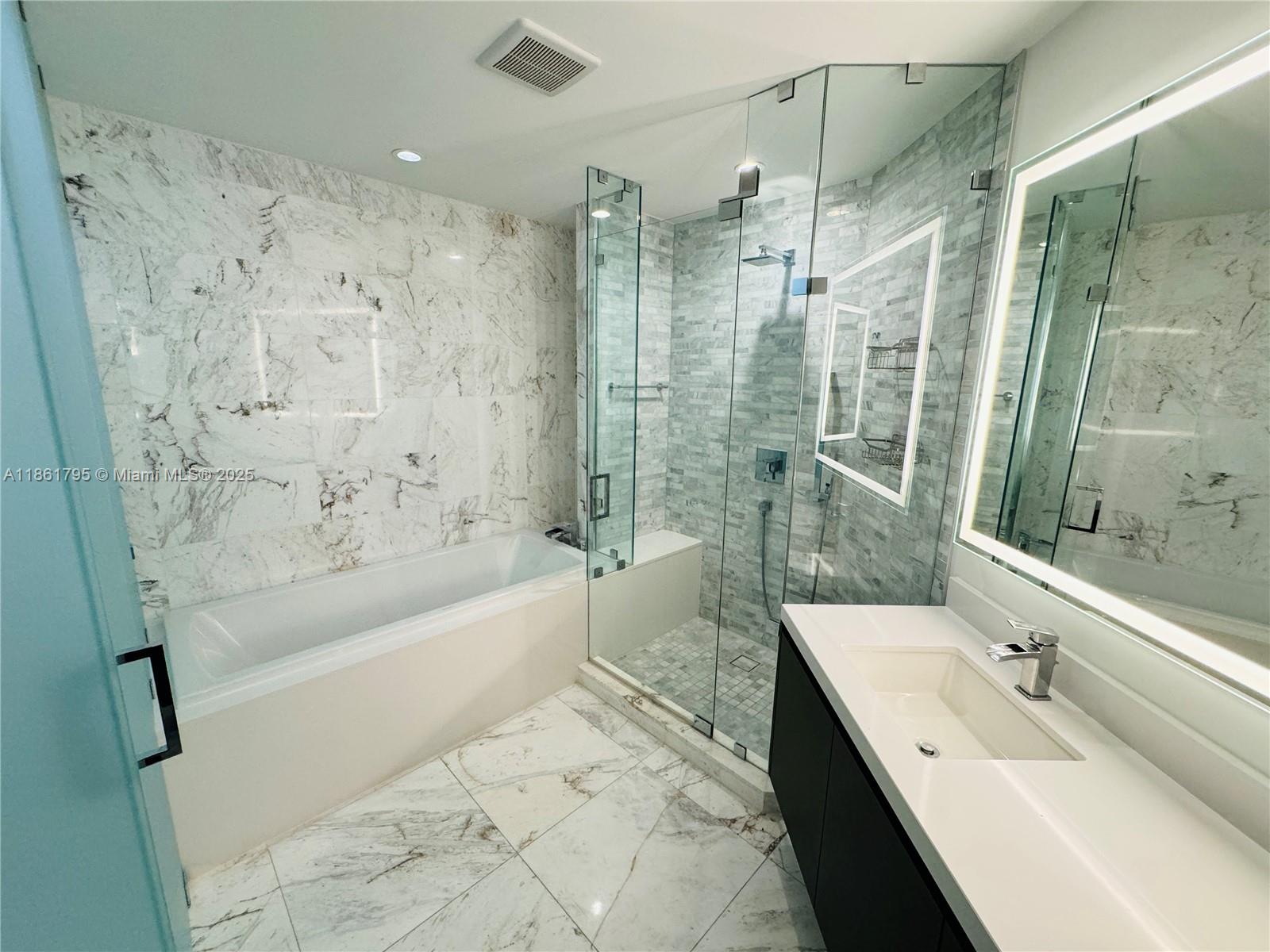 PARAMOUNT MIAMI - Residential