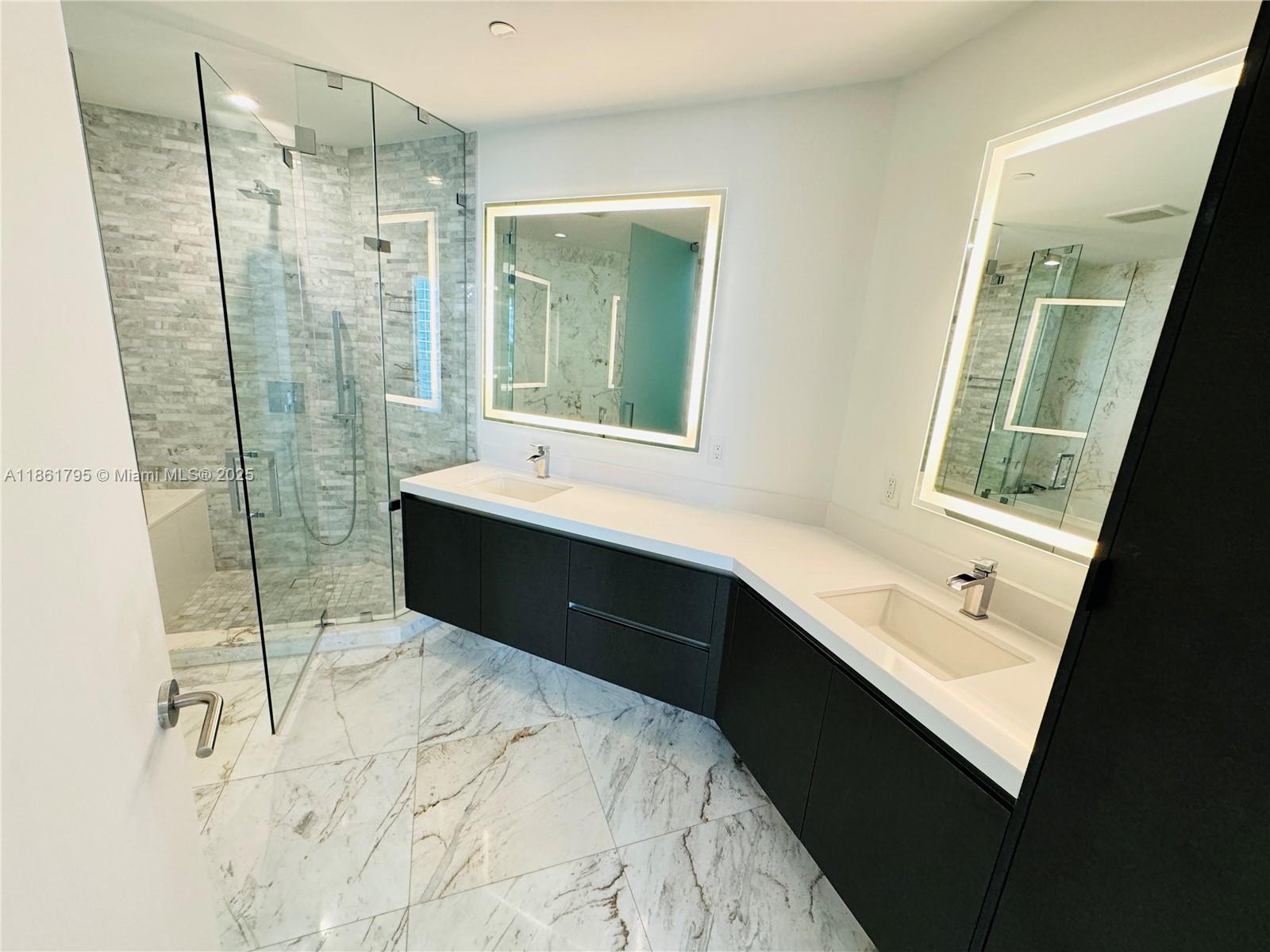 PARAMOUNT MIAMI - Residential