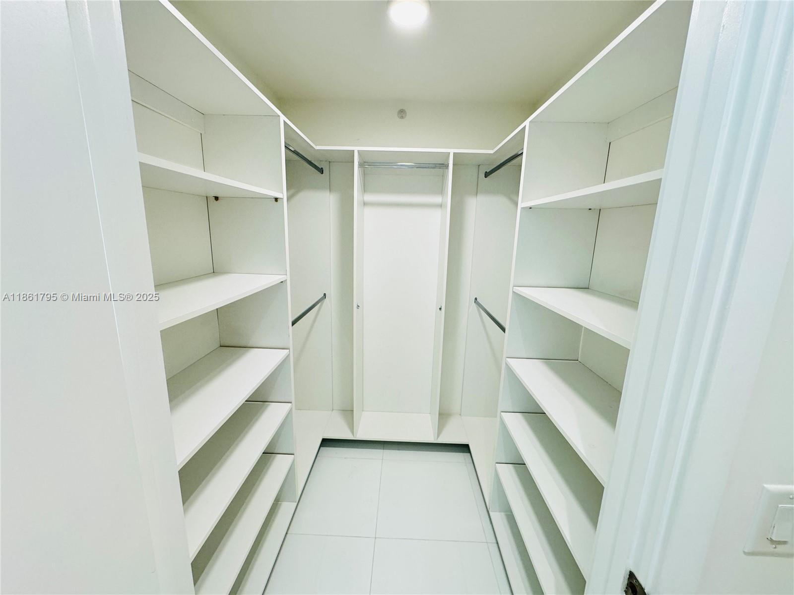 PARAMOUNT MIAMI - Residential