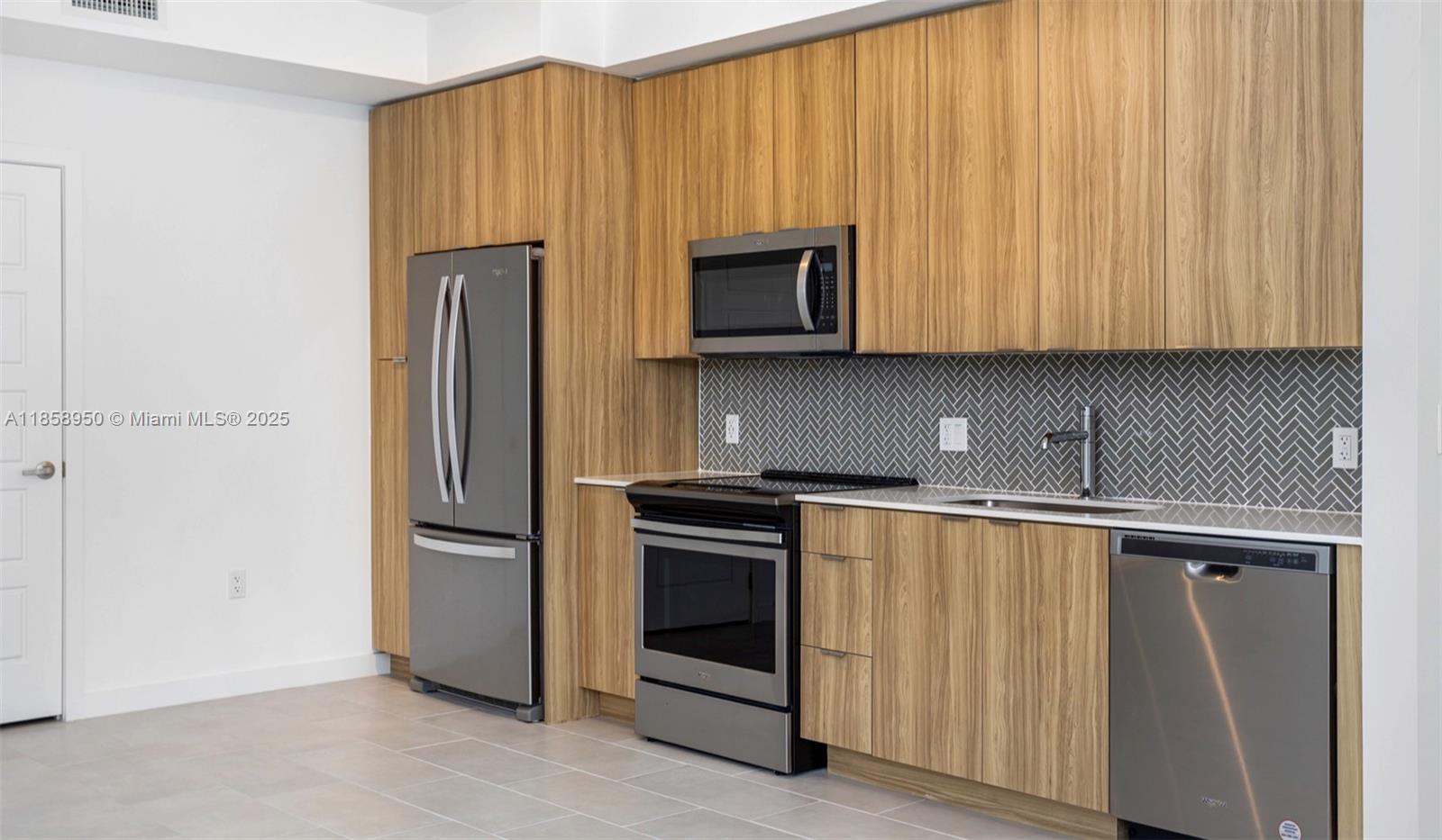 2150 N Bayshore Dr 0511