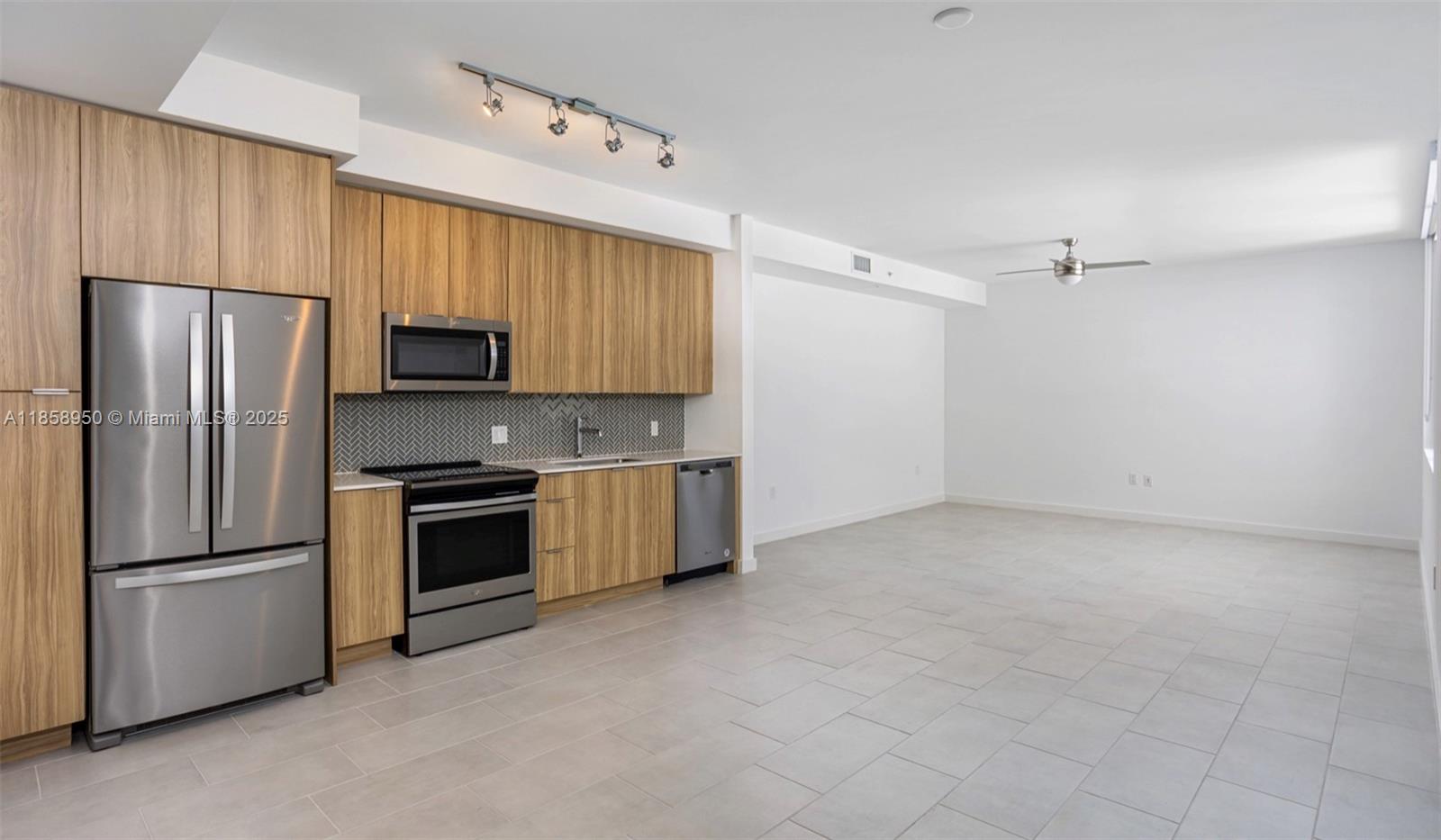 2150 N Bayshore Dr 0511