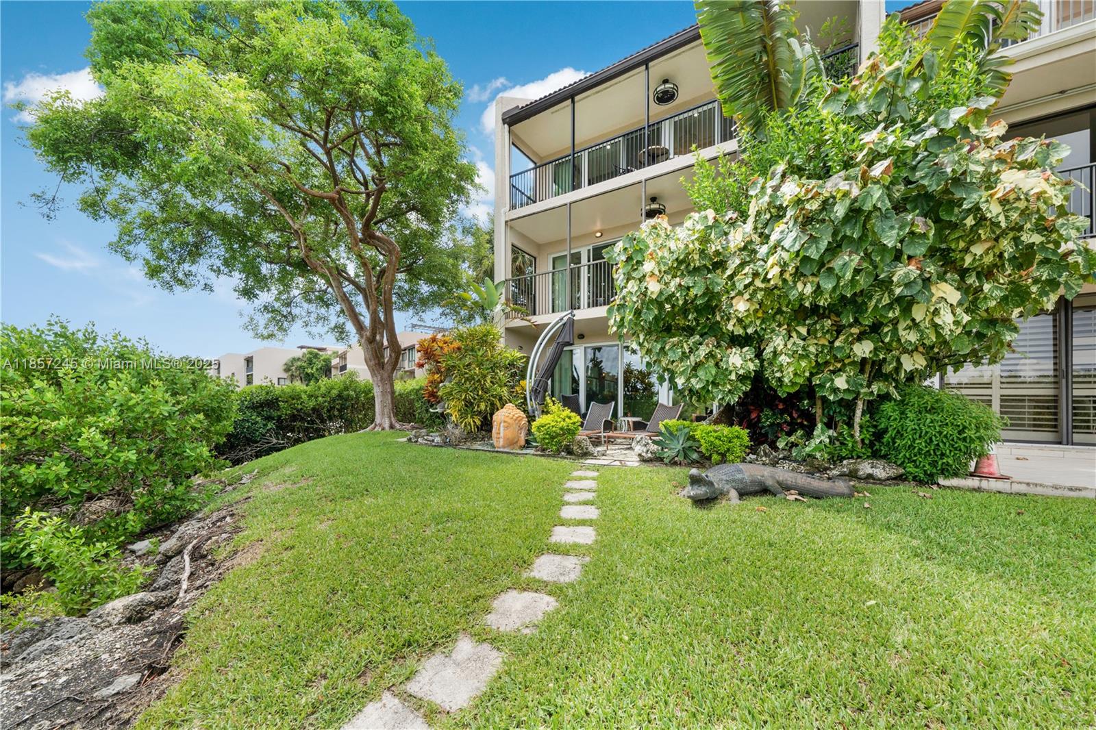 ROYAL HARBOUR YACHT CLUB - Residential Lease