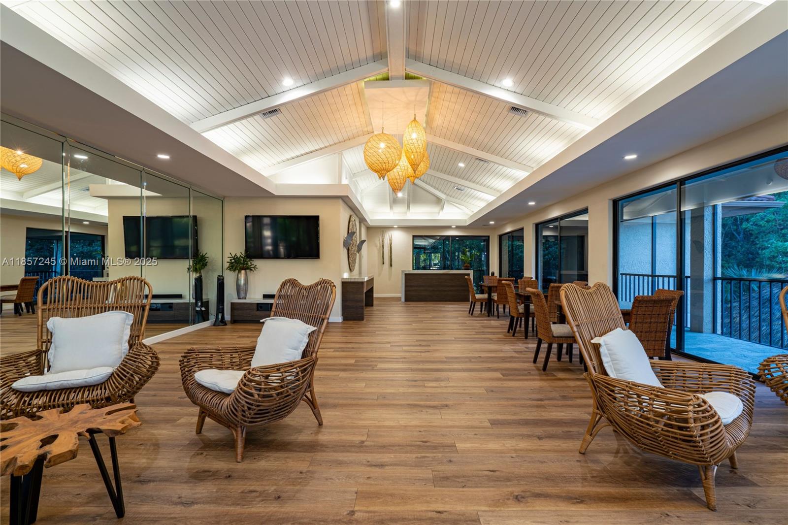 ROYAL HARBOUR YACHT CLUB - Residential Lease