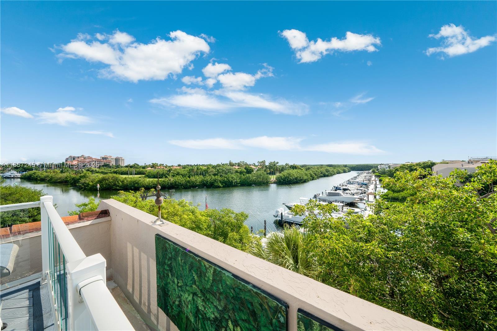 ROYAL HARBOUR YACHT CLUB - Residential Lease