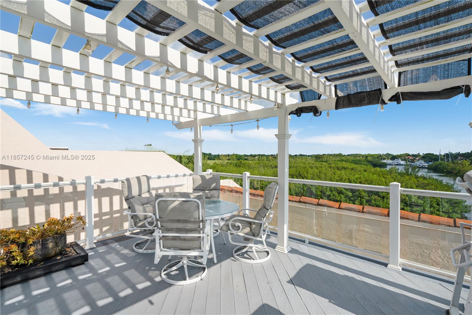 ROYAL HARBOUR YACHT CLUB - Residential Lease