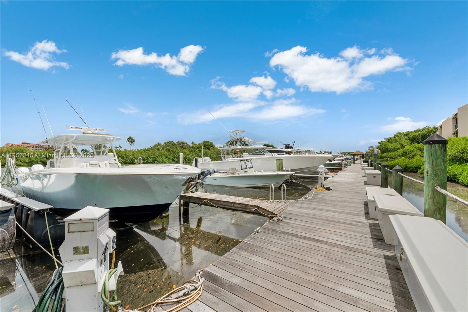 ROYAL HARBOUR YACHT CLUB - Residential Lease
