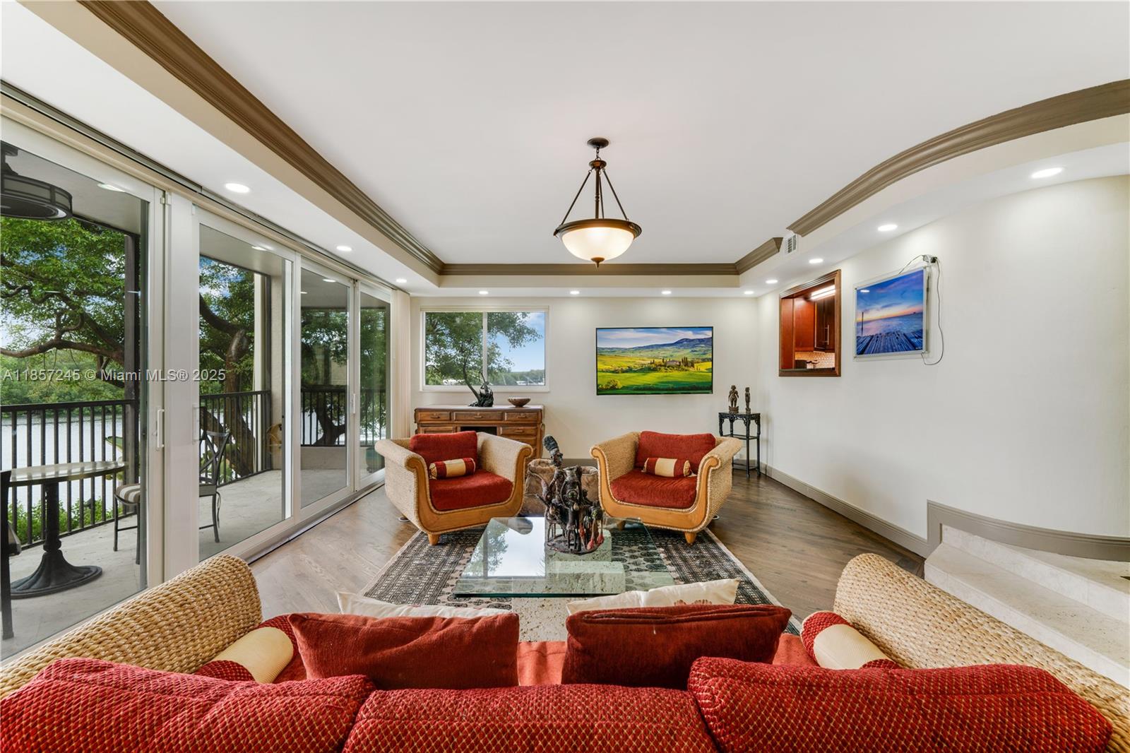 ROYAL HARBOUR YACHT CLUB - Residential Lease