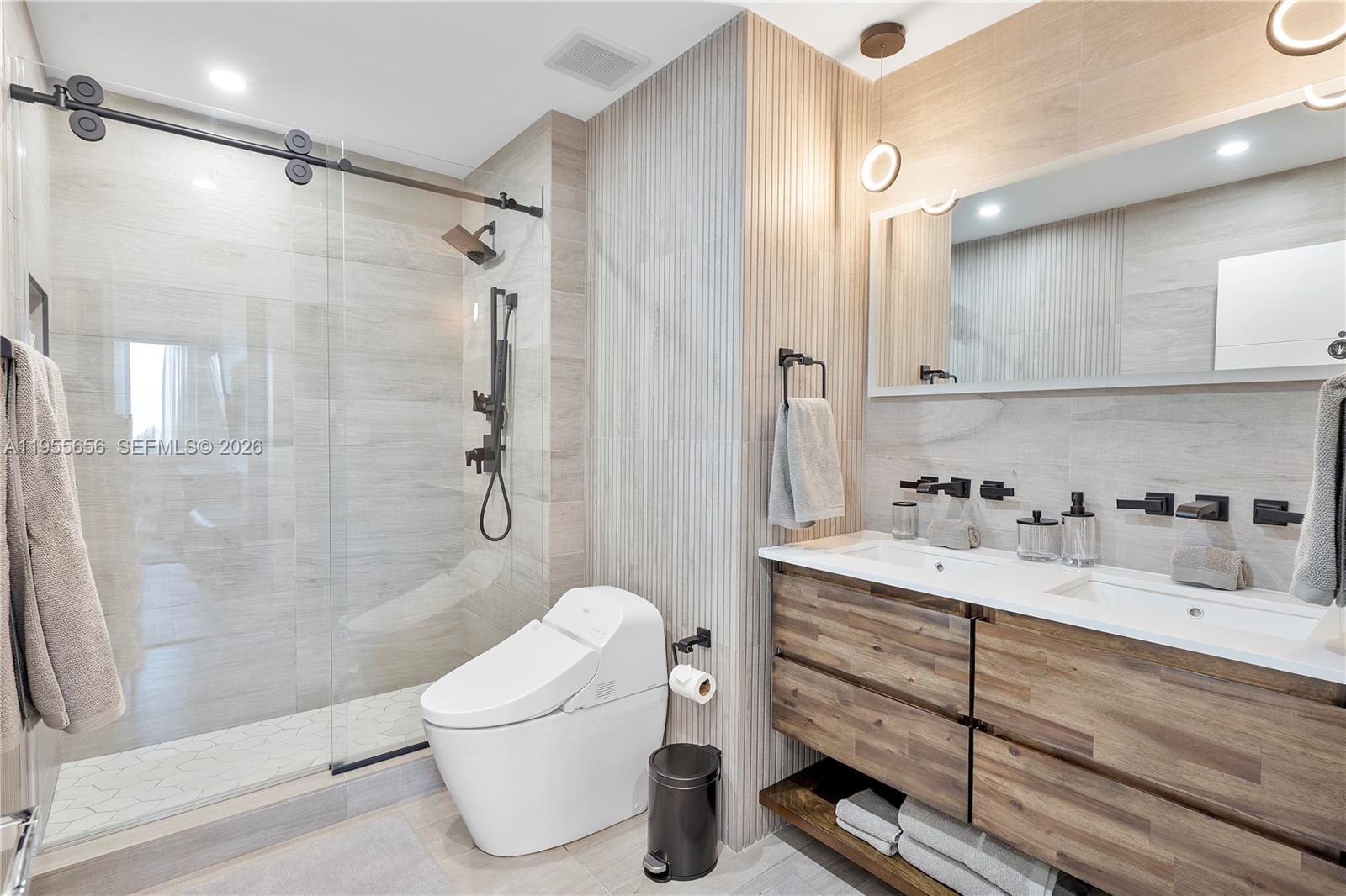 RONEY PALACE CONDO - Residential