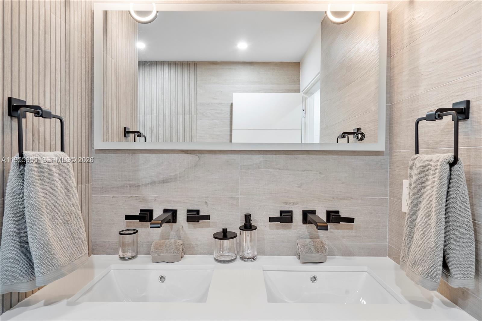 RONEY PALACE CONDO - Residential