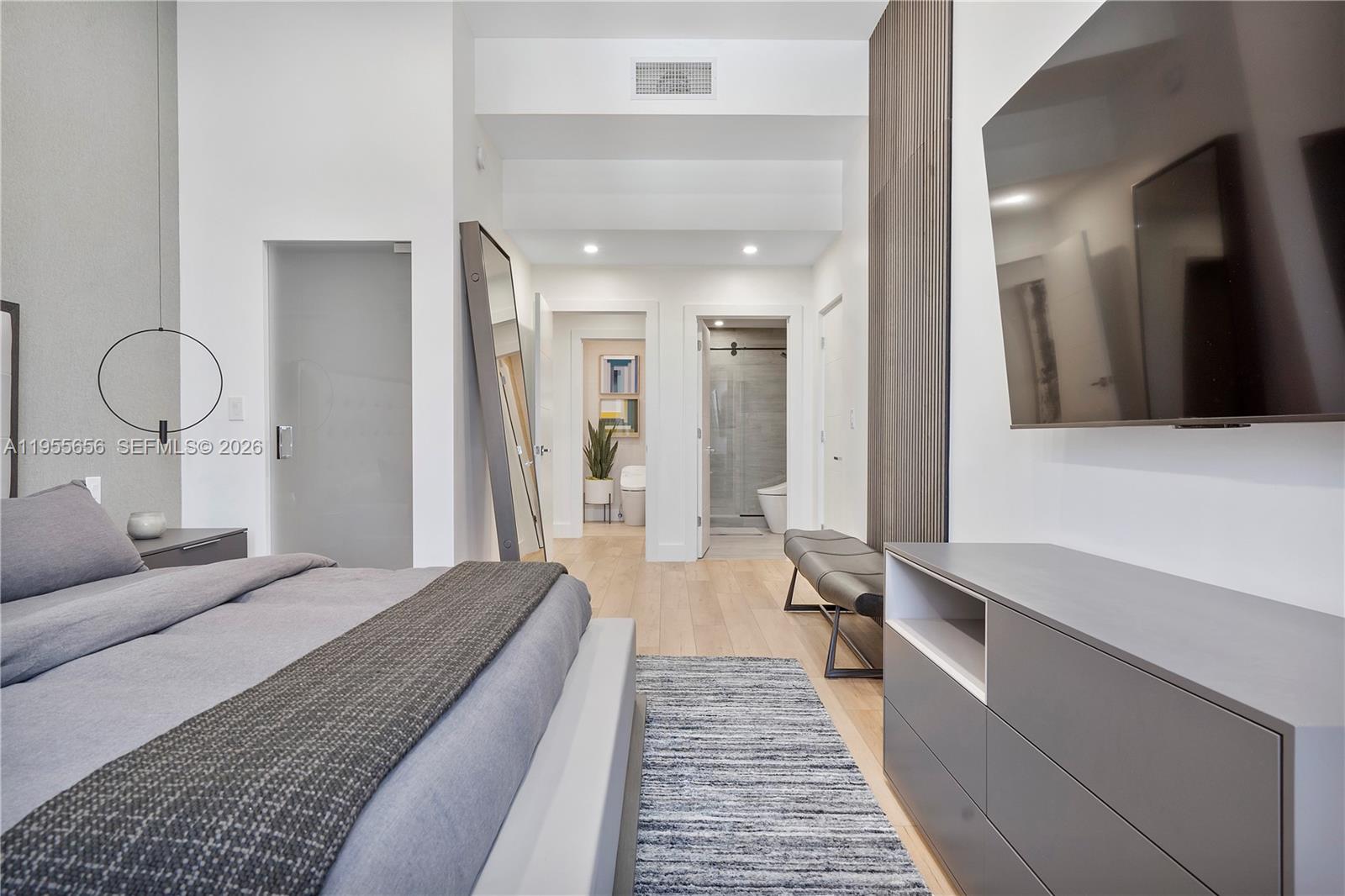 RONEY PALACE CONDO - Residential