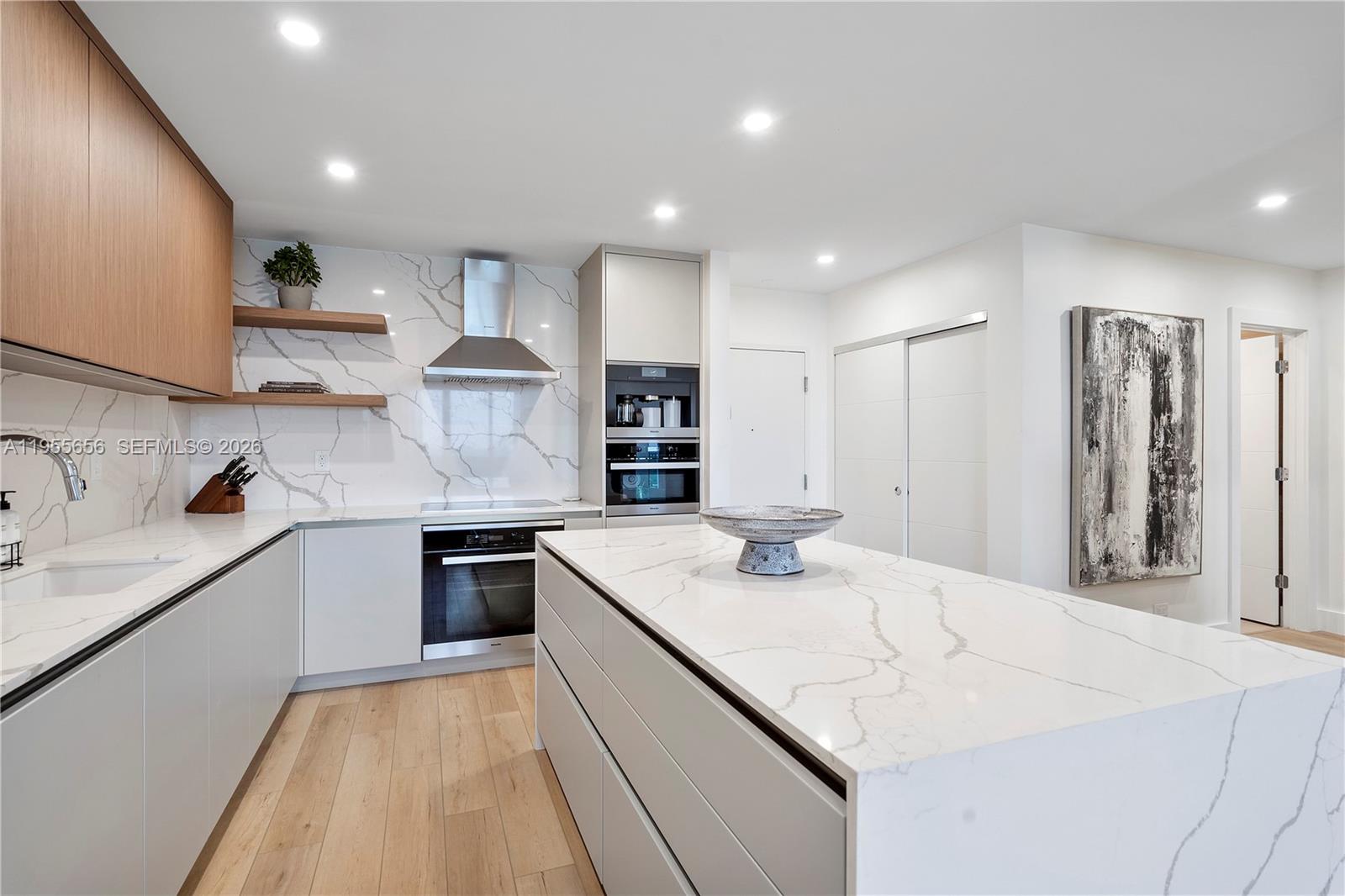 RONEY PALACE CONDO - Residential