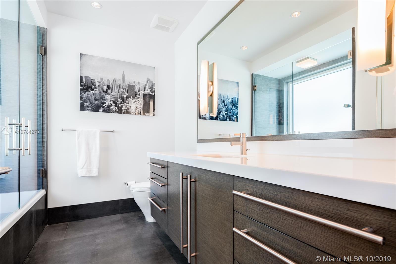 LAUDERDALE BEACH - Residential