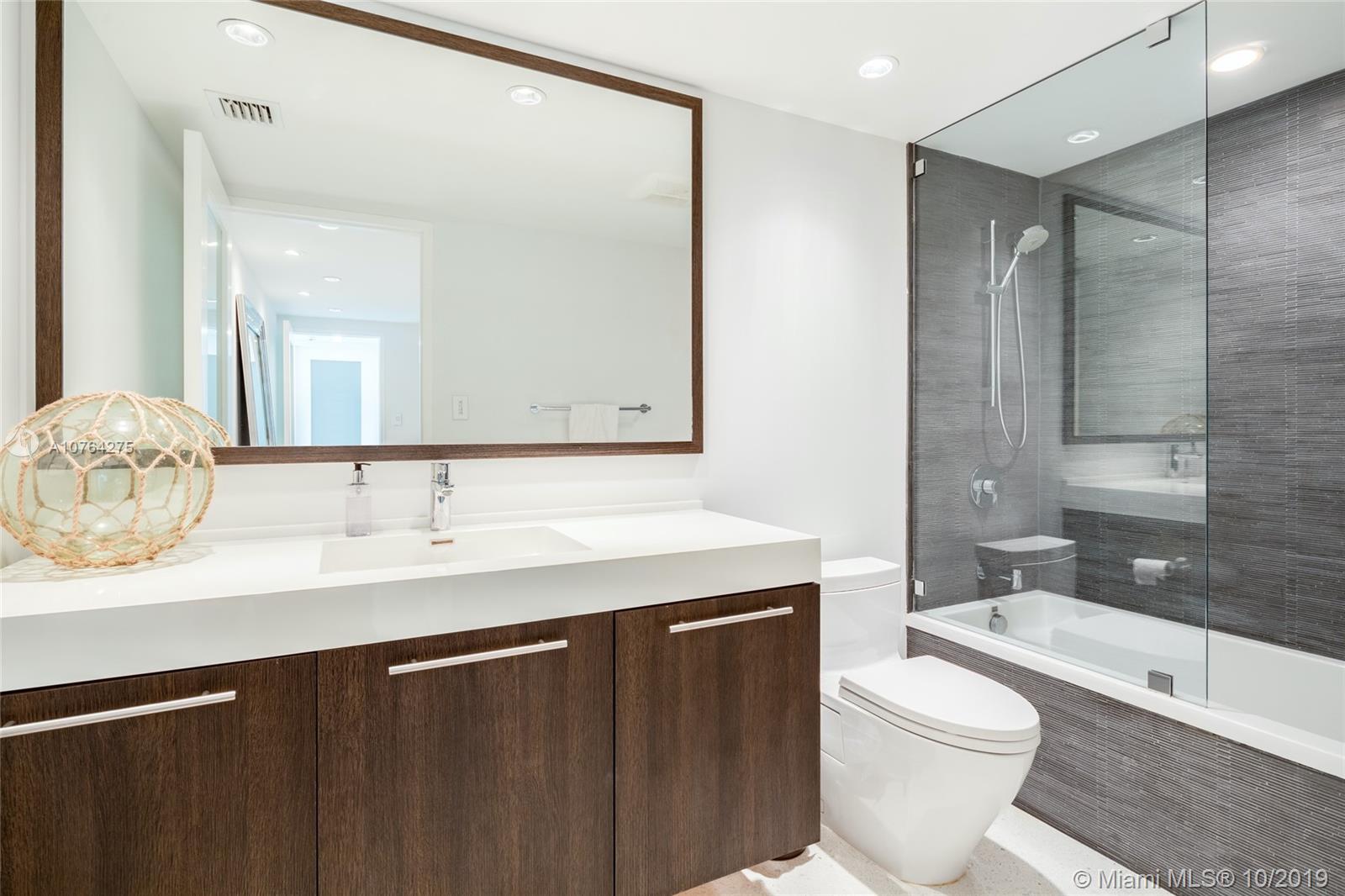 LAUDERDALE BEACH - Residential