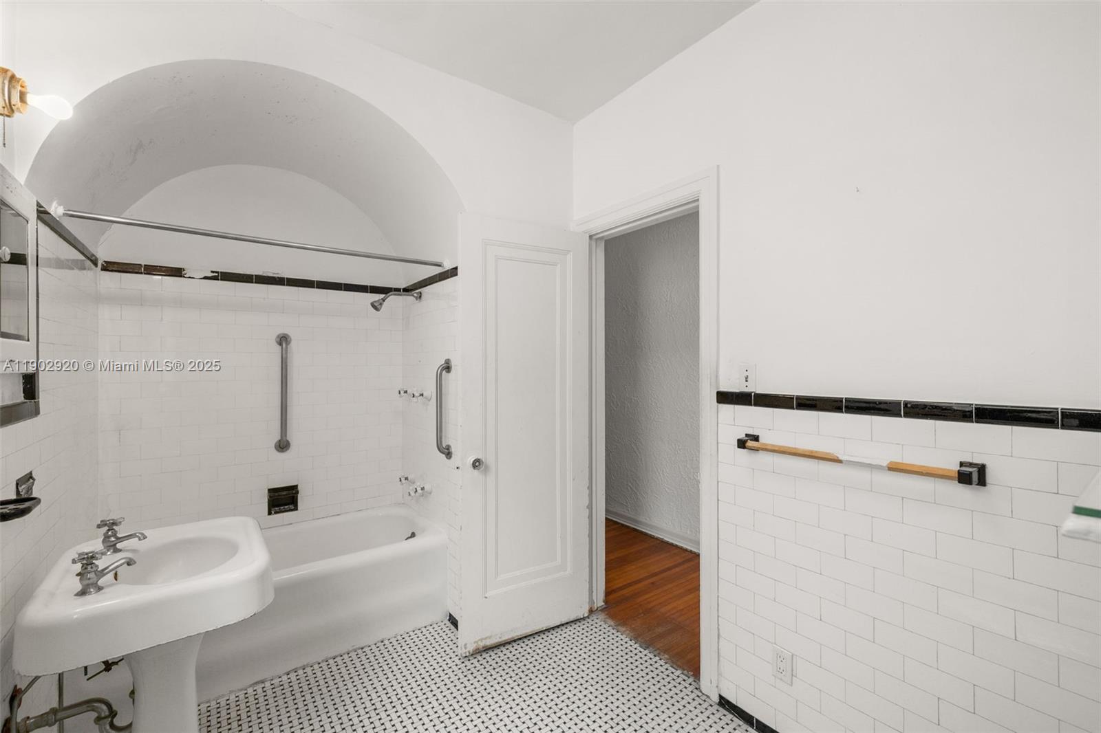 CORAL GABLES SEC B - Residential