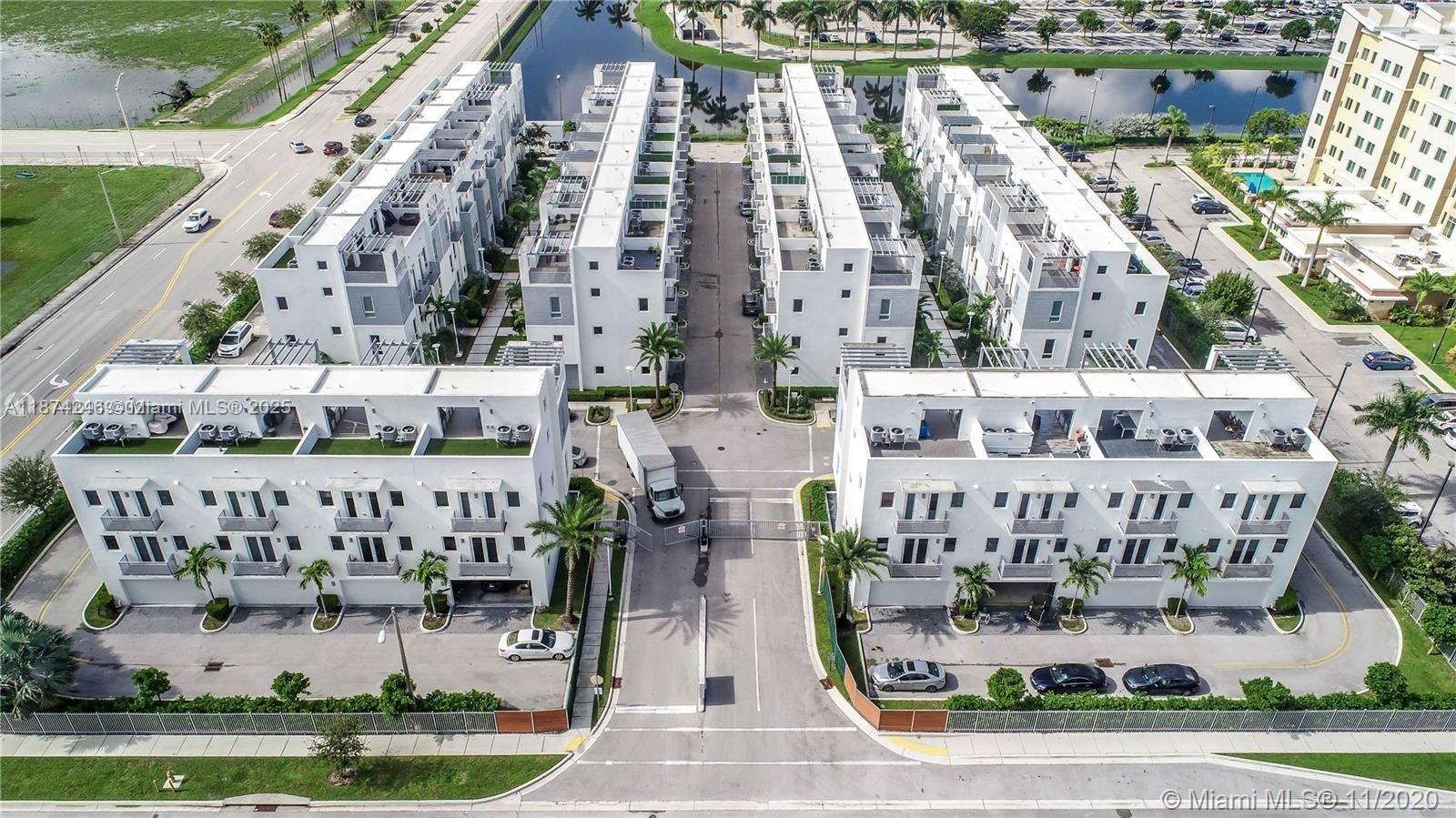 Contemporary townhome in Doral, 4 bedroom, 3 1/2 bathroom, roof terrace with BBQ. One bedroom downstairs and a two-car garage. Very good location, across the street of the new Doral Central Park.