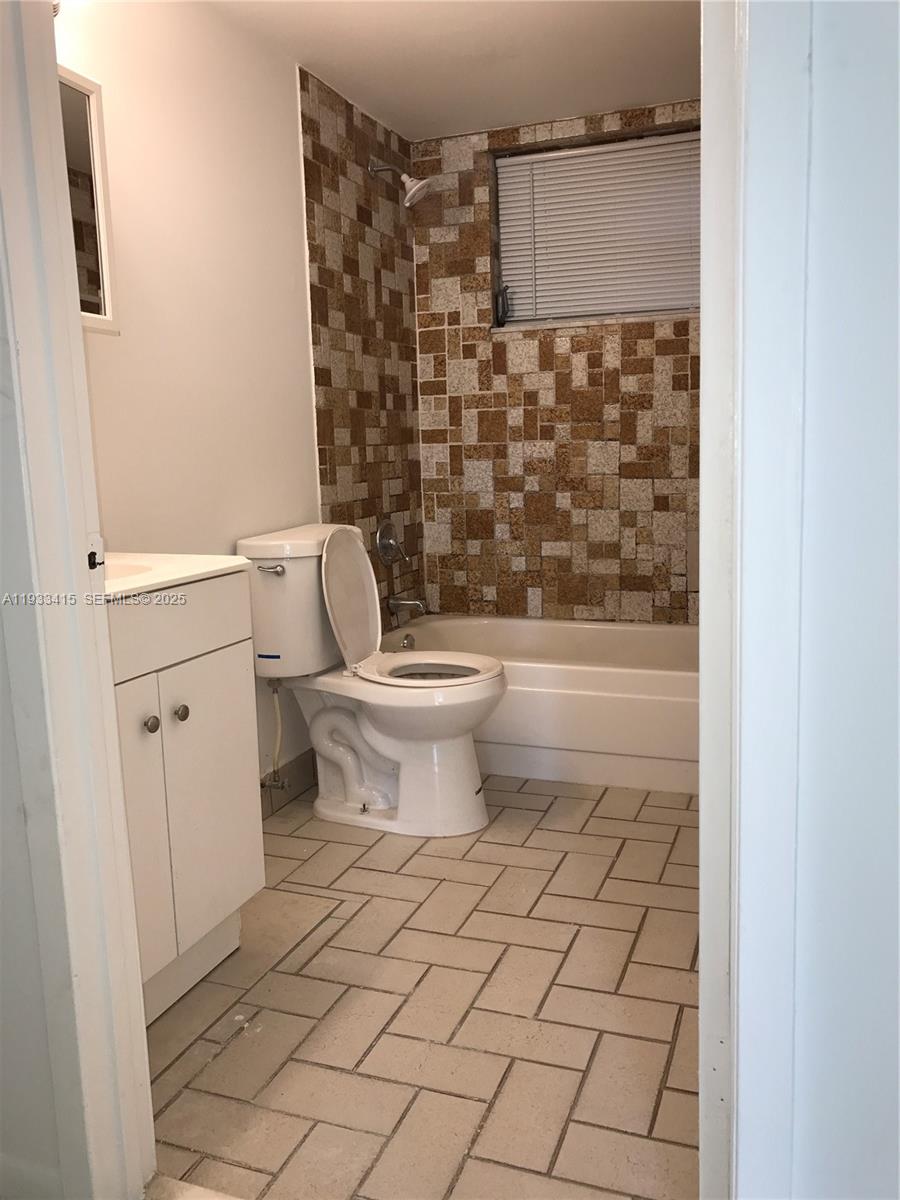 HOLLYWOOD LITTLE RANCHES - Residential Lease