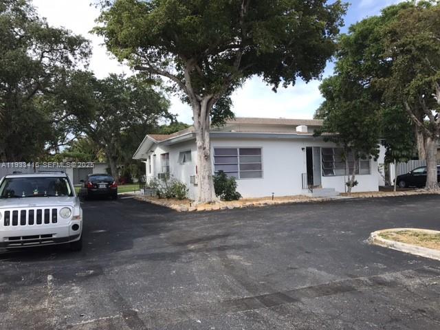 HOLLYWOOD LITTLE RANCHES - Residential Lease